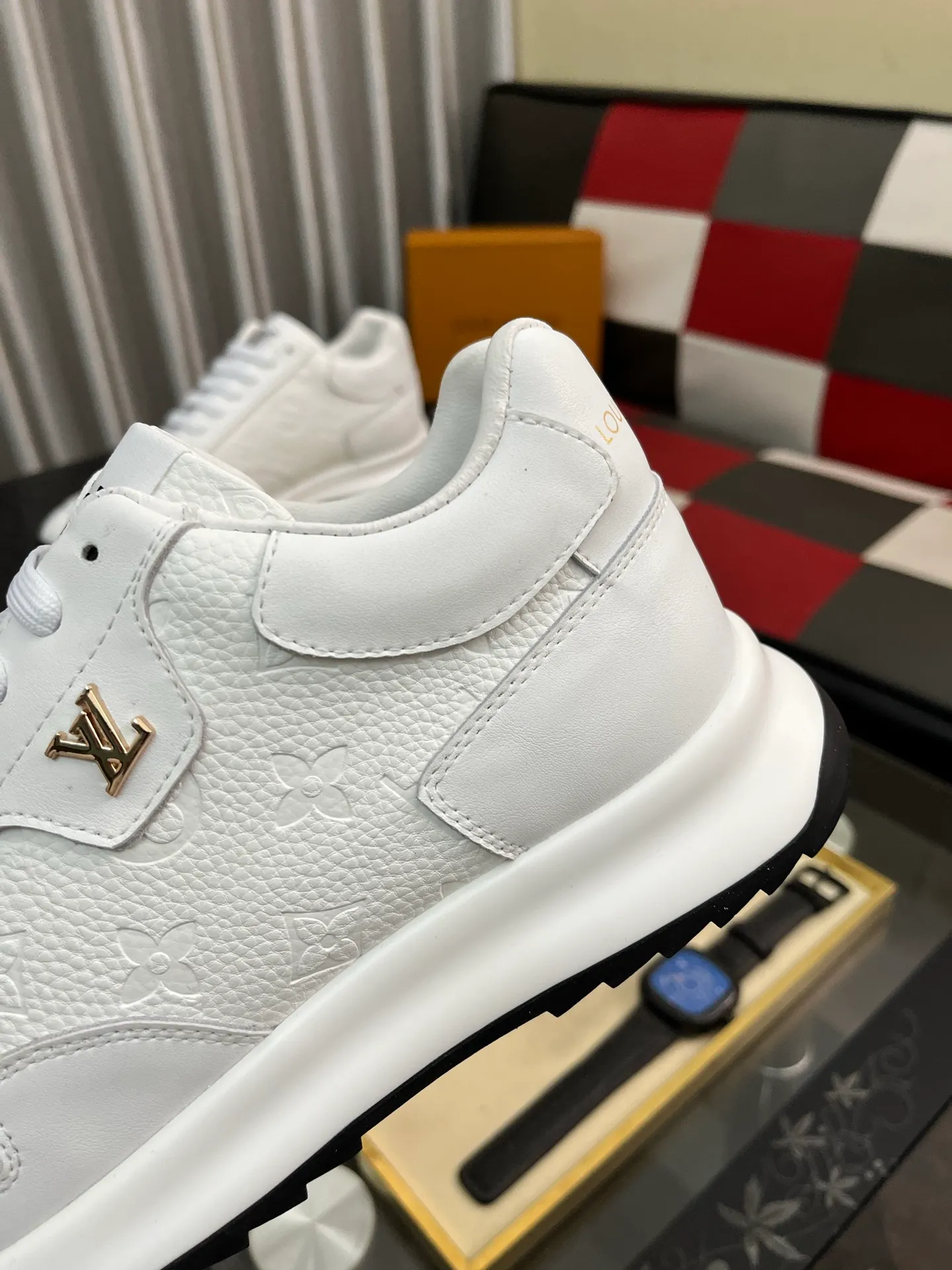 Men's shoes💰438⌚️⌚️《Louis vuitton/LV Louis Vuitton》original quality.~ Unique modern style sneakers. 🏃A must-have casual shoe for trendy men😍😍 Original brand imported from Italy, imported original leather, cowhide lining (refuses to discolor and grind feet) sole: original sole provided by the original factory, French lazy style design ⚠️Fit to the feet, original quality, super comfortable original sole. Code number: 38-443️⃣Colors available